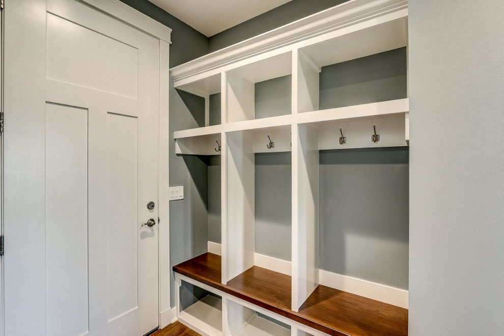 Arts and crafts home design photo in Milwaukee
