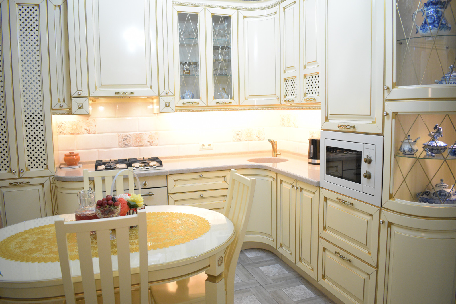 Кухня ЭКО из массива бука с золотой патиной