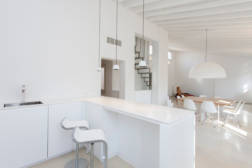 Photo of a contemporary kitchen in Palma de Mallorca.