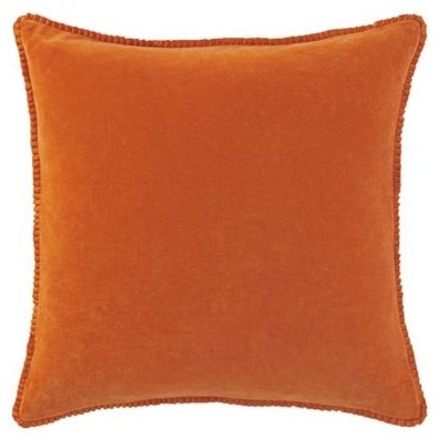 Larissa Pillow, Paprika