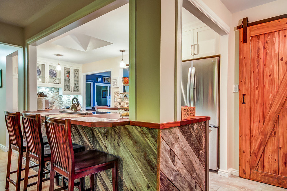 Inspiration for a transitional kitchen remodel in Toronto