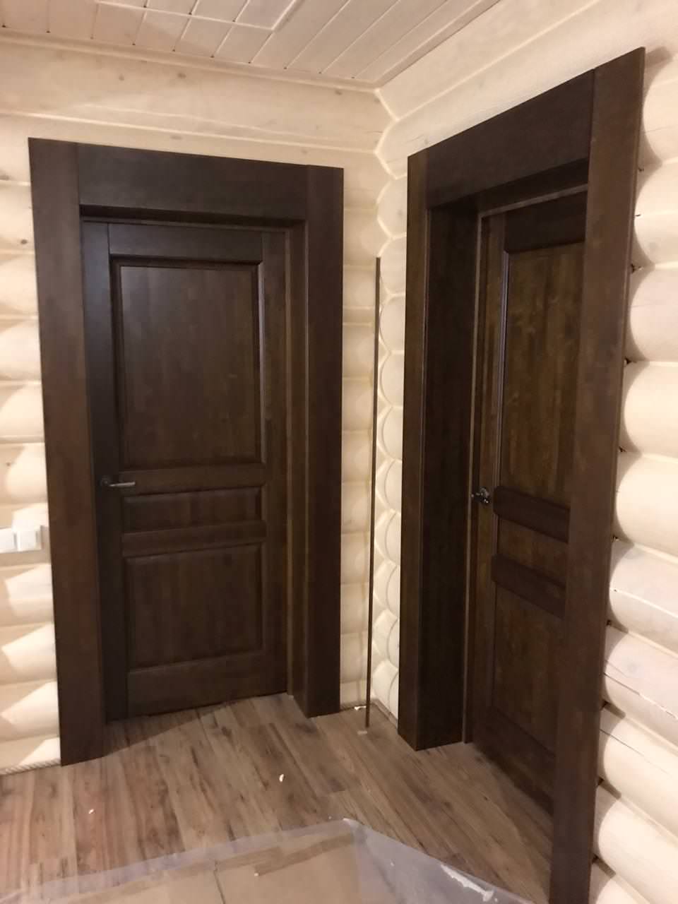 Поставка межкомнатных дверей из массива ольхи, модель "Валенсия" Античный орех