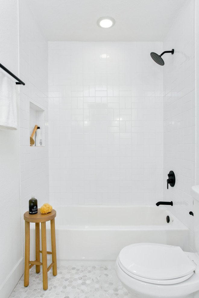 Photo of a large contemporary bathroom in Dallas.