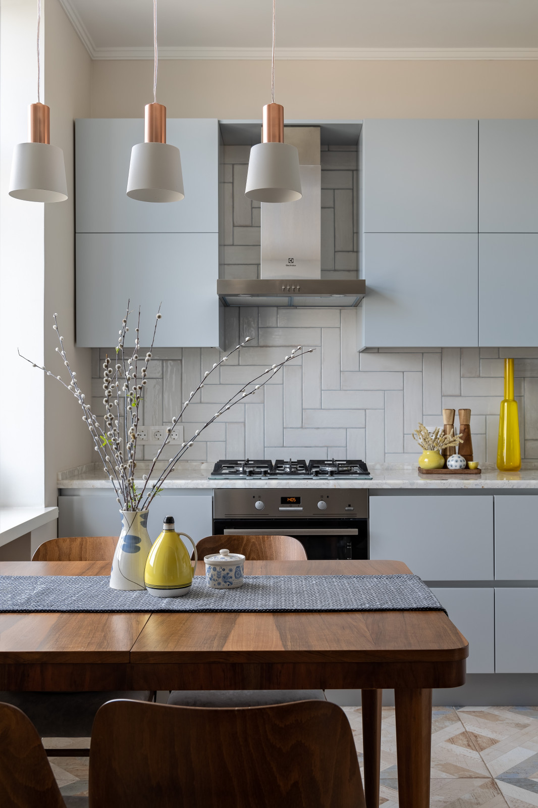 Квартира с желтым диваном