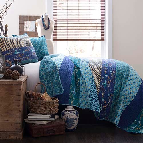 Royal Empire Peacock Three-Piece Full and Queen Quilt Set