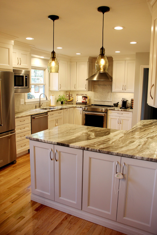 Photo of a mid-sized transitional kitchen in New York.