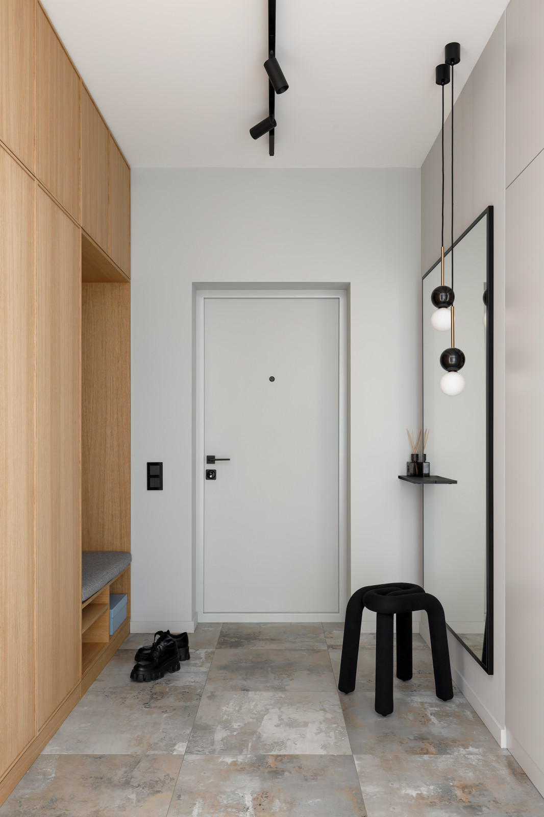 Light midecentury apartment / Квартира с легким флером midcentury