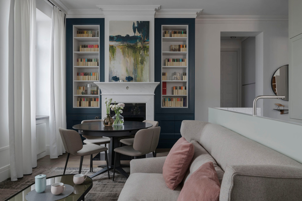 Вид на камин со стороны гостиной