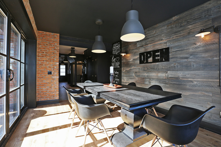 Example of an urban dining room design in Toronto