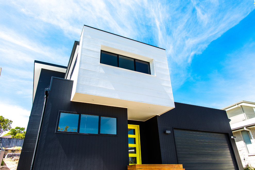 Inspiration for a modern exterior in Wollongong.