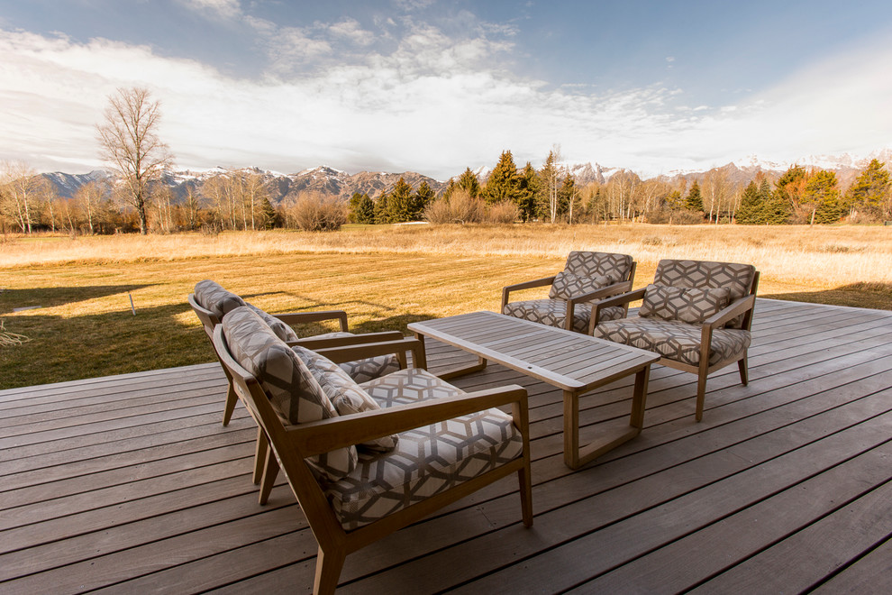 Inspiration for a transitional deck remodel in Jackson