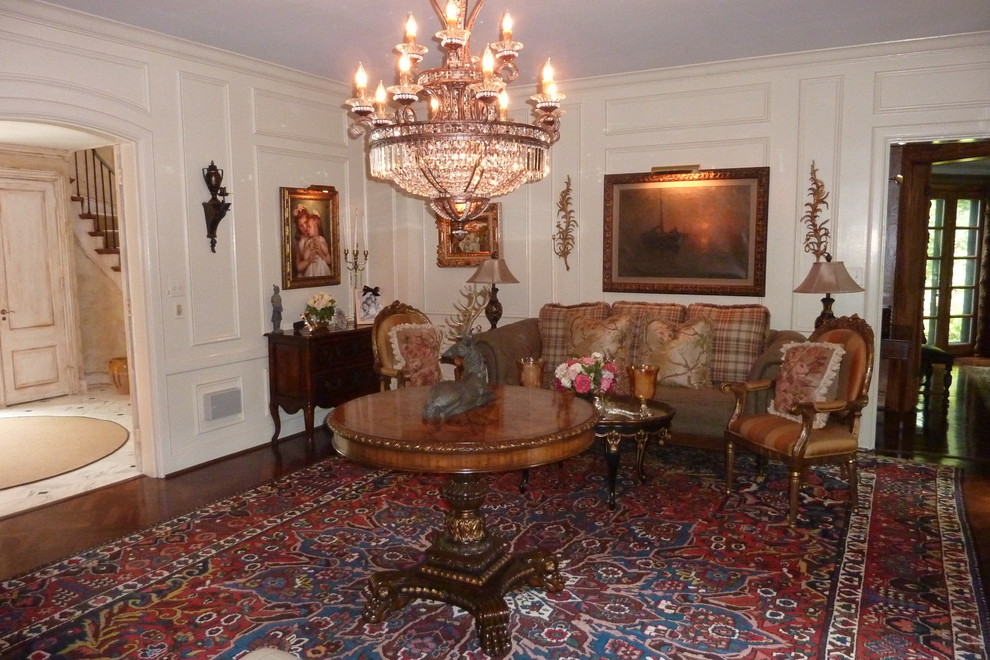 Example of a transitional home design design in Orange County