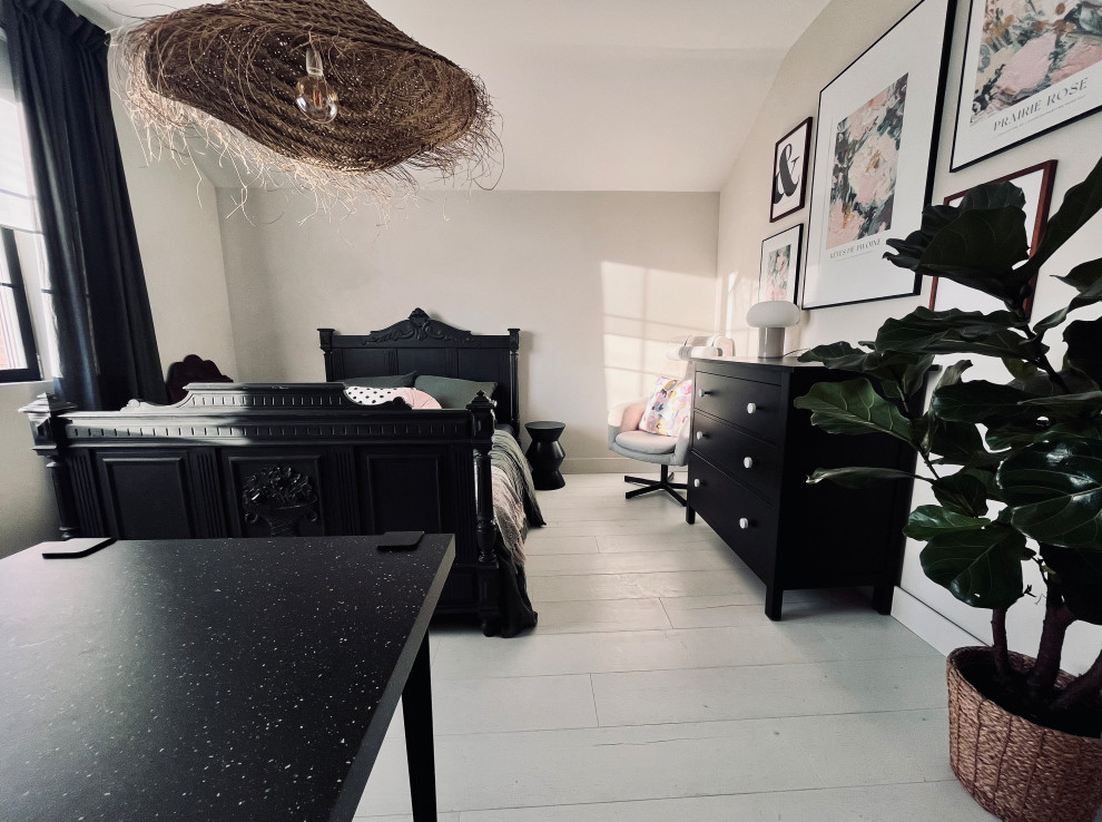 Chambre bohème avec bureau