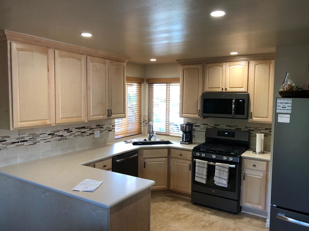 Thousand Oaks,- Kitchen