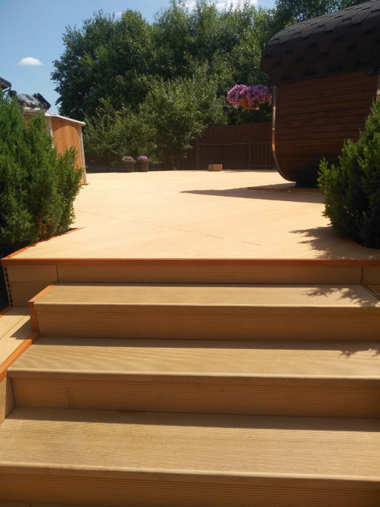 Террасная доска в лаунж-зоне у бассейна на объекте в ДНТ Бородино