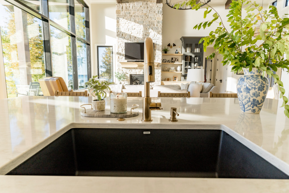 Kitchen - transitional kitchen idea in Grand Rapids