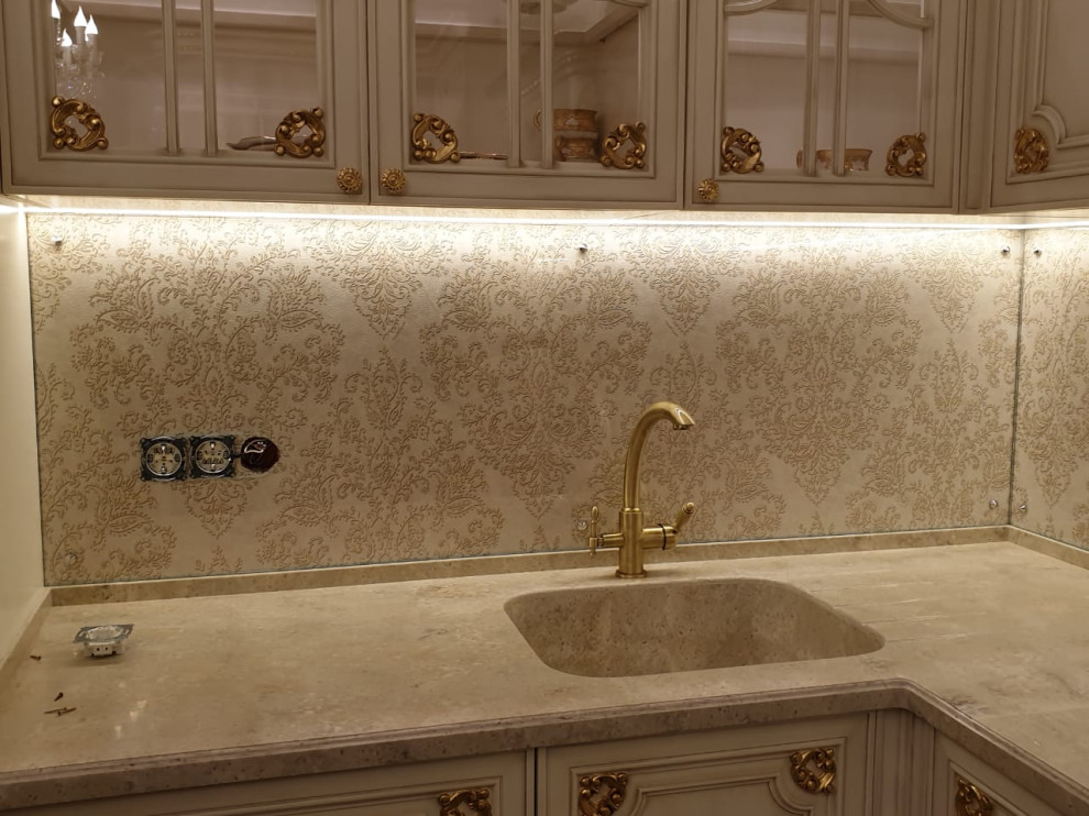 Стеклянный фартук на кухню