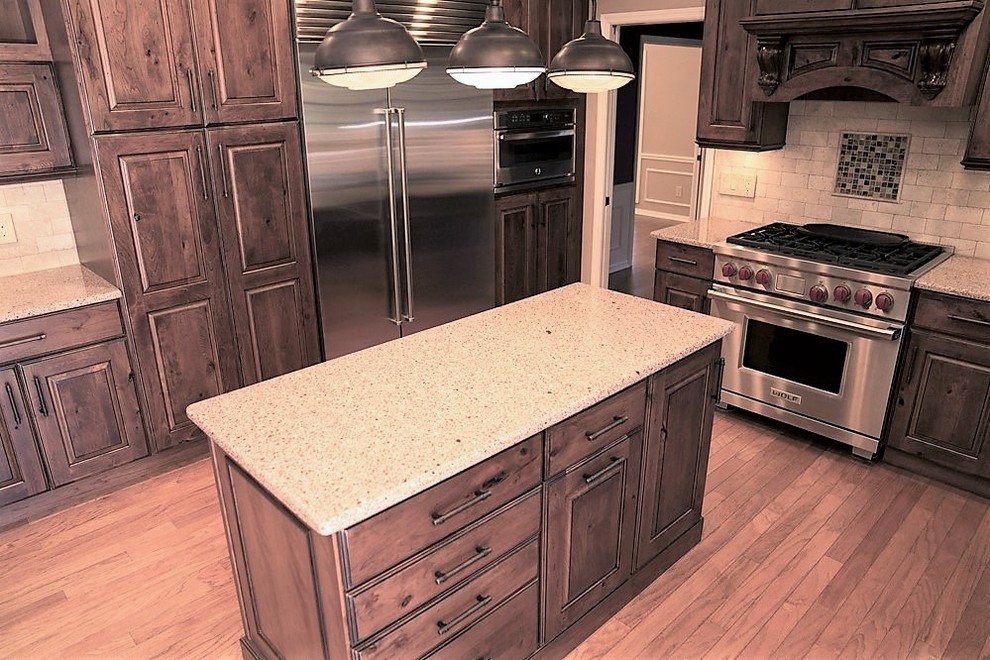Kitchen - rustic kitchen idea in Orlando