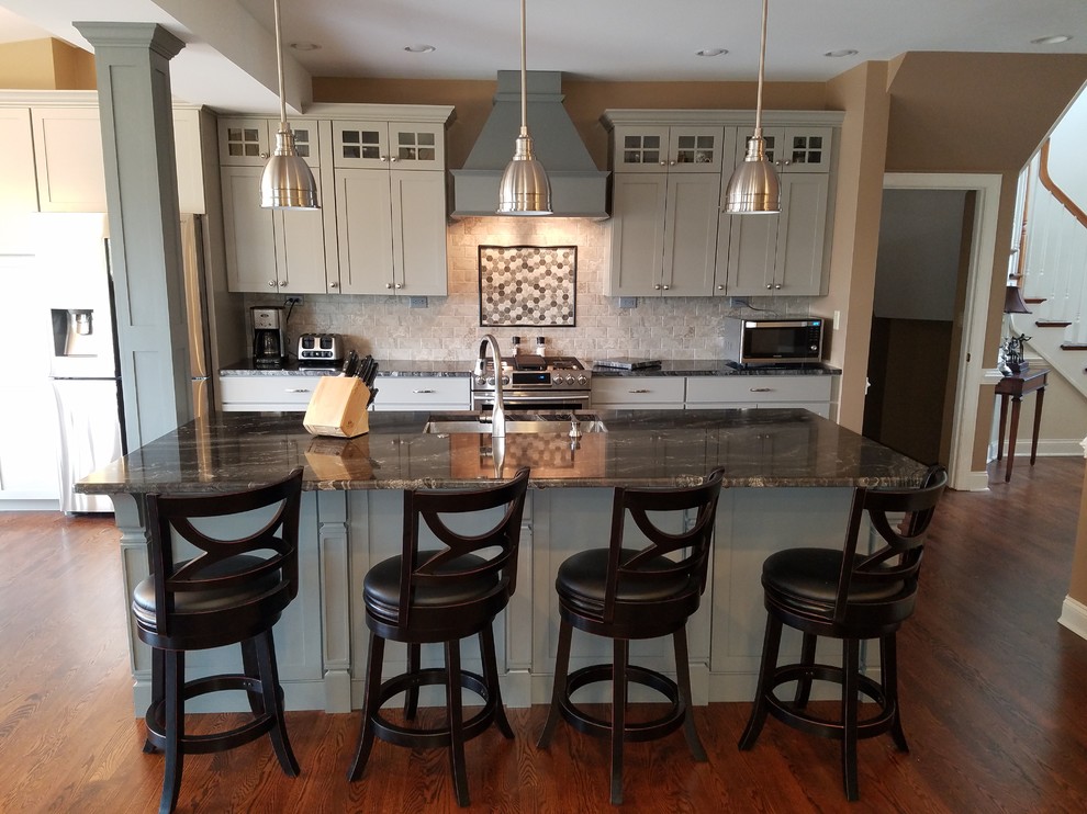 Kitchen - transitional kitchen idea