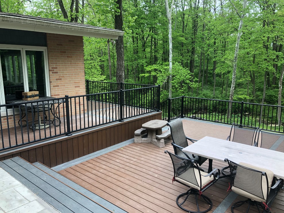 Large trendy side yard deck photo
