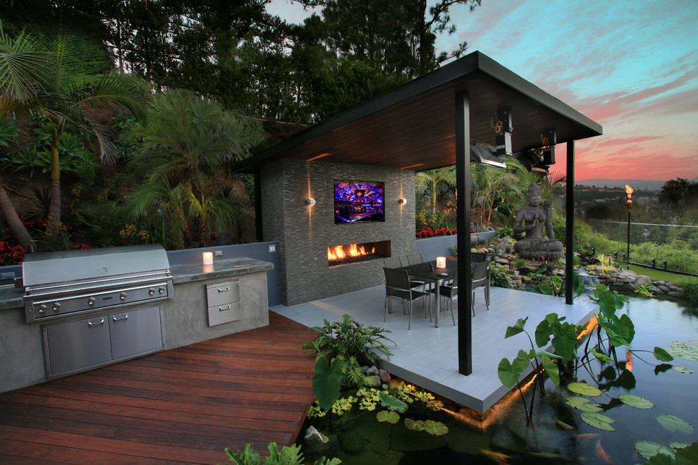 This is an example of a contemporary deck in San Diego.