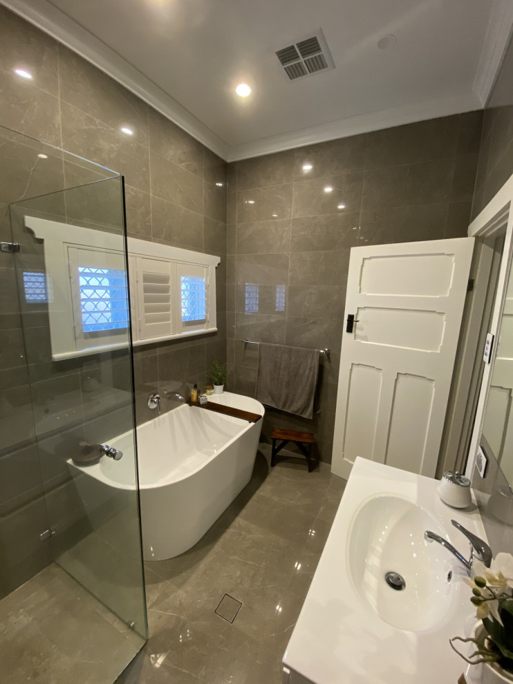 Bathroom - mid-sized contemporary bathroom idea in Adelaide
