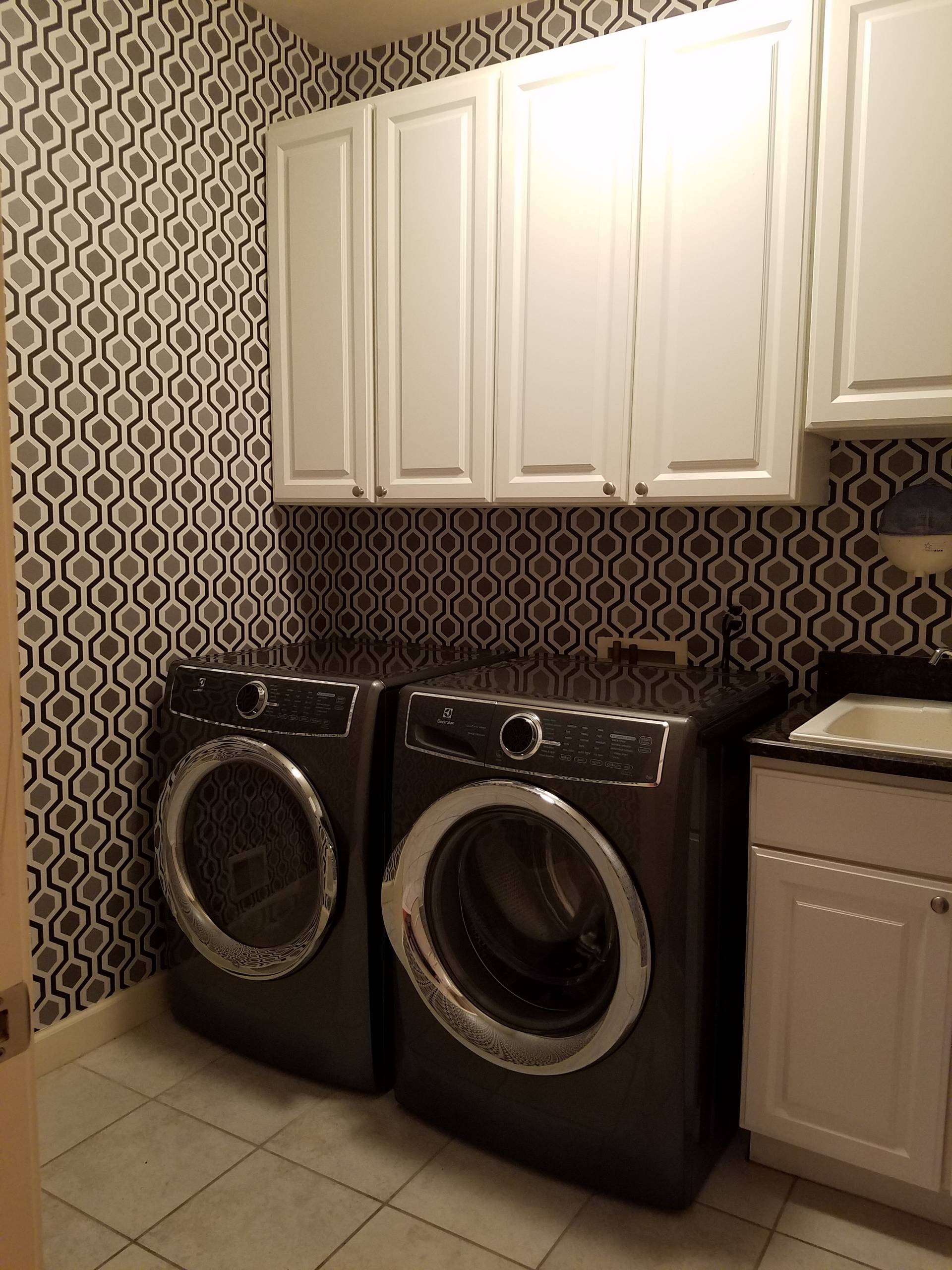 Wallpaper Install: Laundry Room