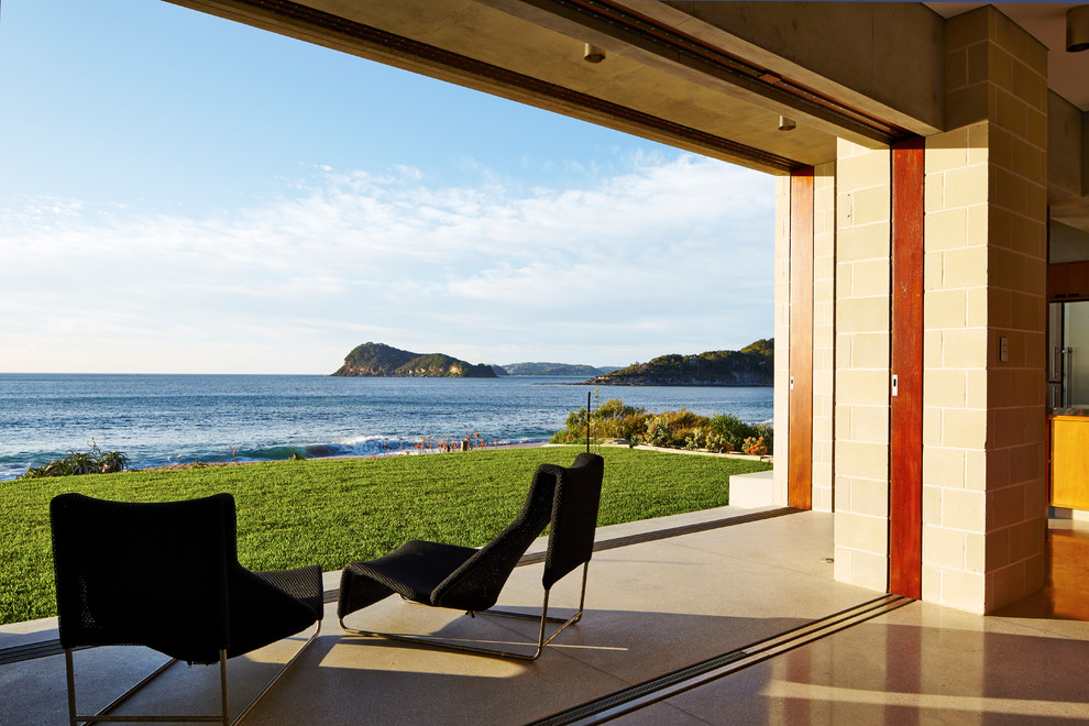 Design ideas for a contemporary verandah in Sydney.
