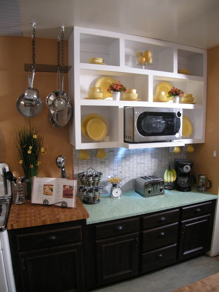 Kitchen - transitional kitchen idea in Atlanta
