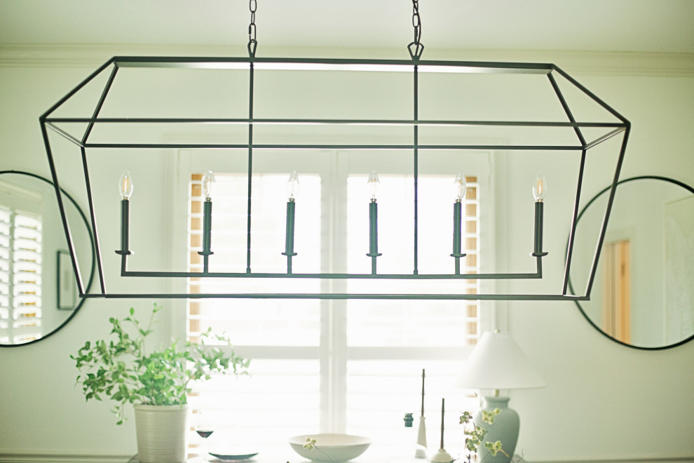 Dining room - transitional dining room idea in Milwaukee