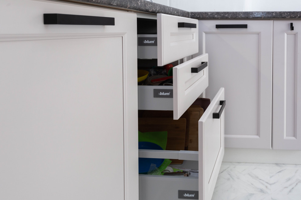 Кухня с котом