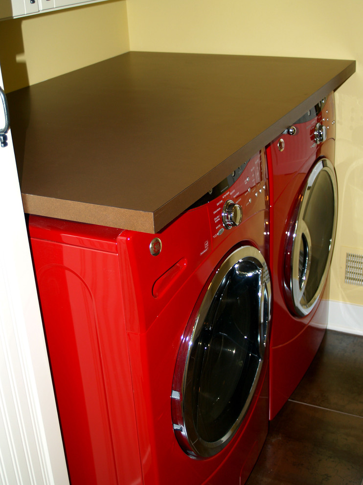Photo of a traditional laundry room in Grand Rapids.
