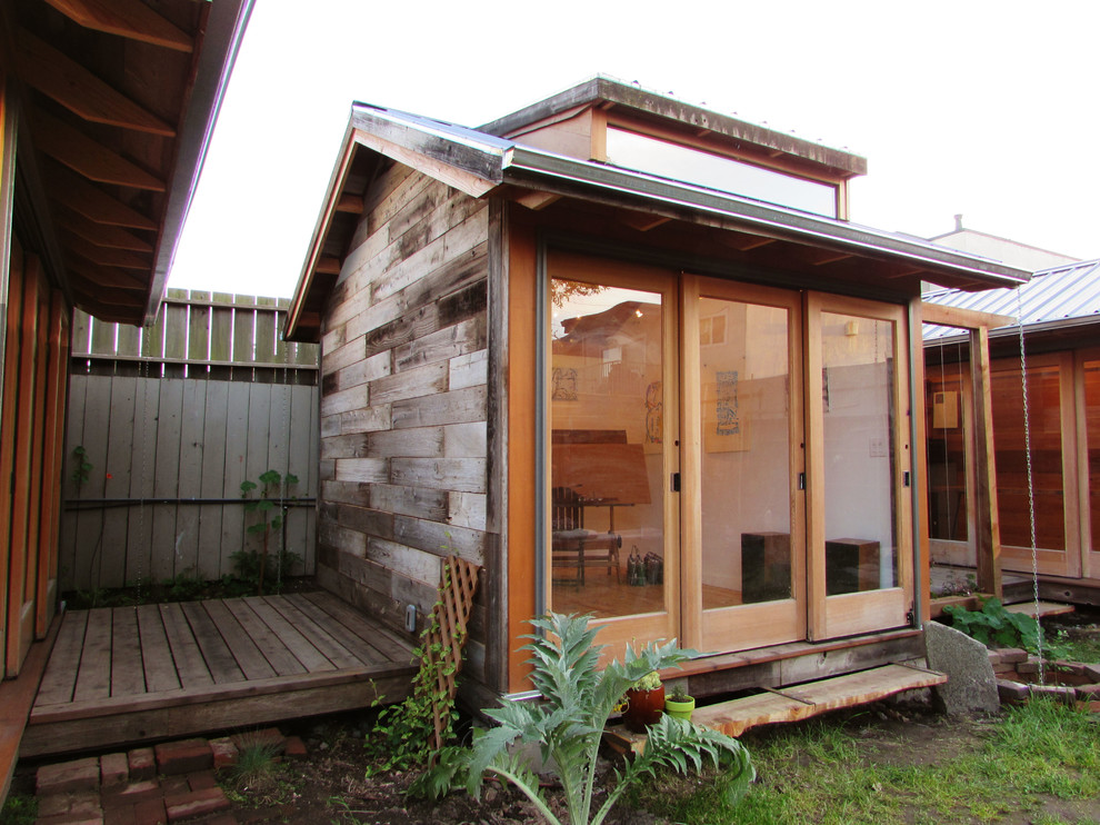 Transitional home design photo in San Francisco