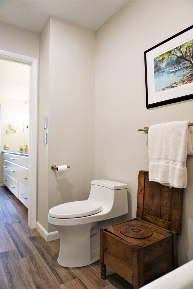 Example of a transitional home design design in New York