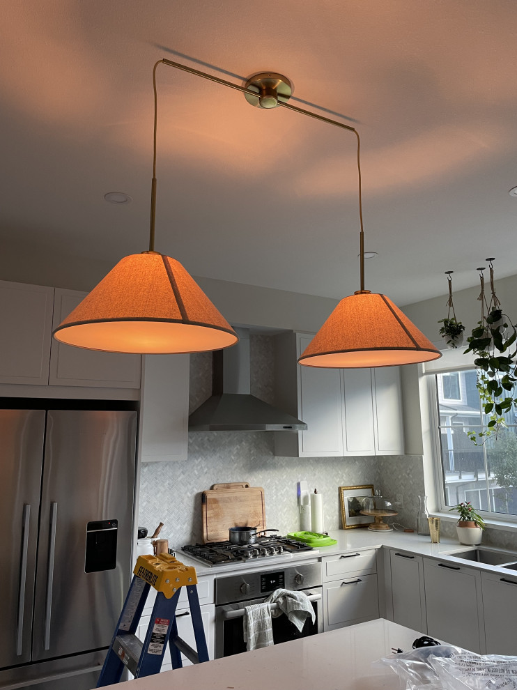 Kitchen - kitchen idea in Vancouver