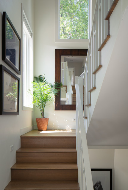 Lakeview Residence contemporaneo-escalera