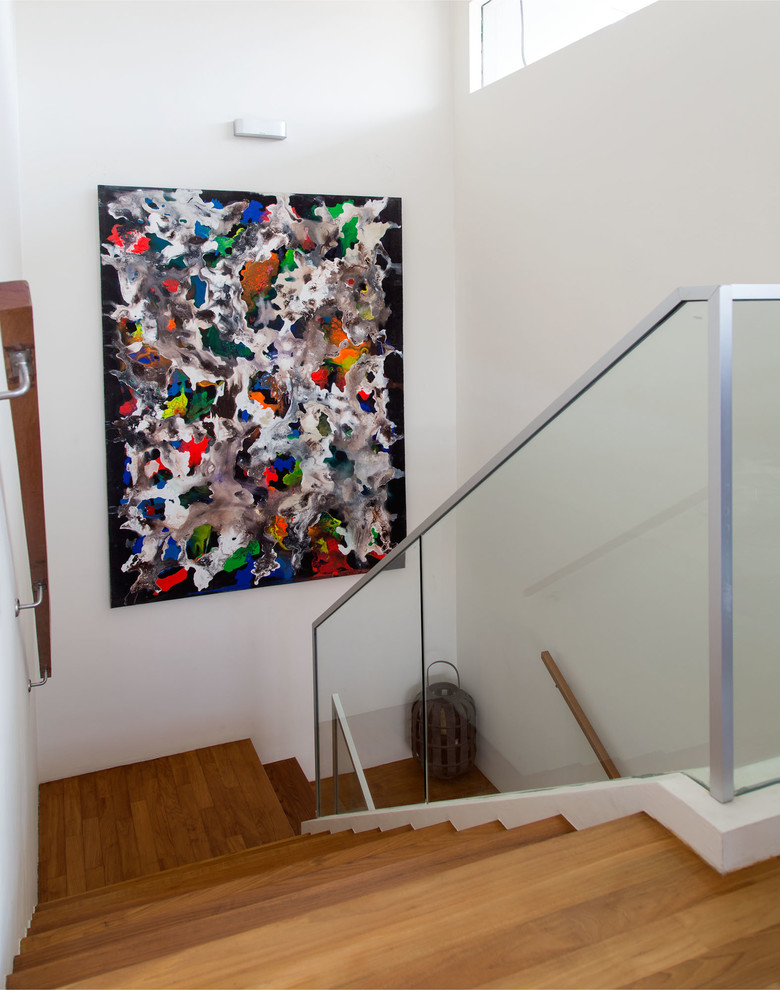 Photo of a contemporary staircase in Singapore.