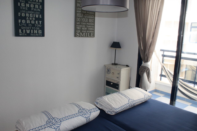 Piso Gand&iacute;a coastal-bedroom