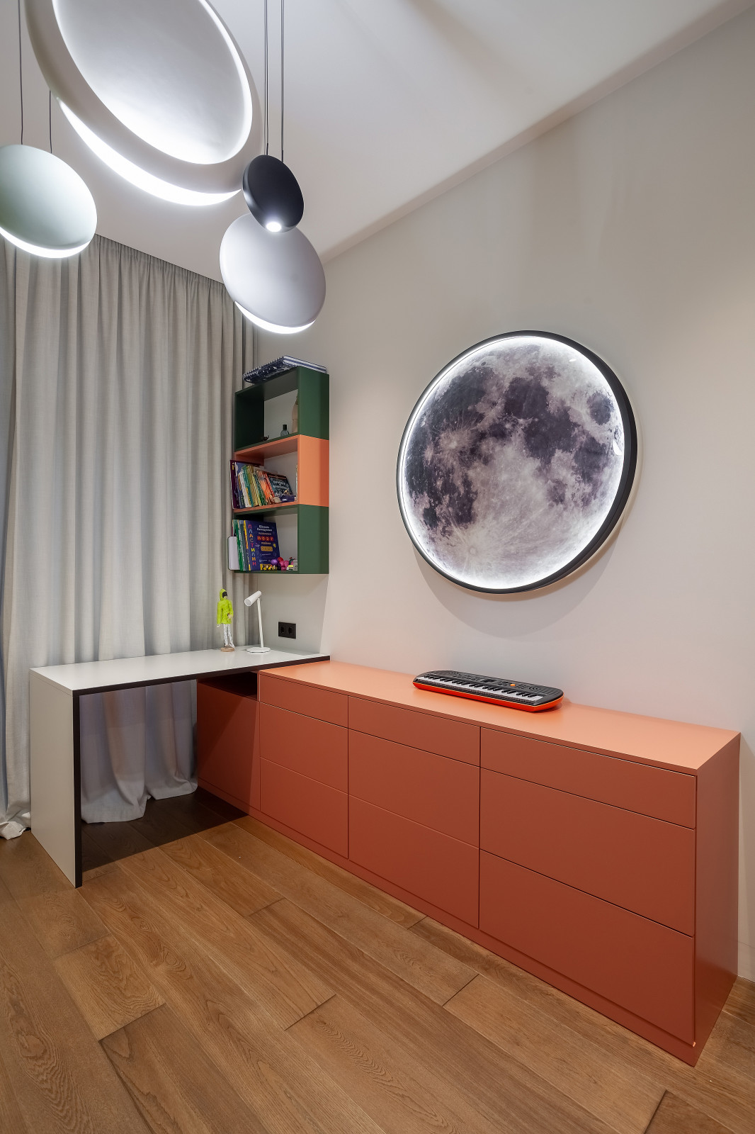 Рабочая зона в детской комнате