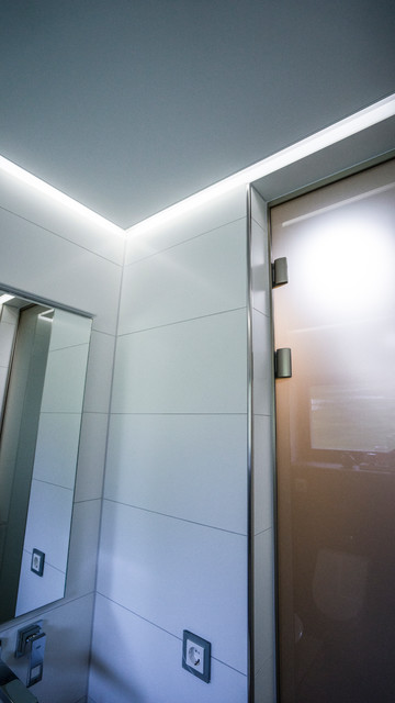 CLIPSO® Gewebespanndecke und indirekt beleuchtete Schattenfuge - Modern