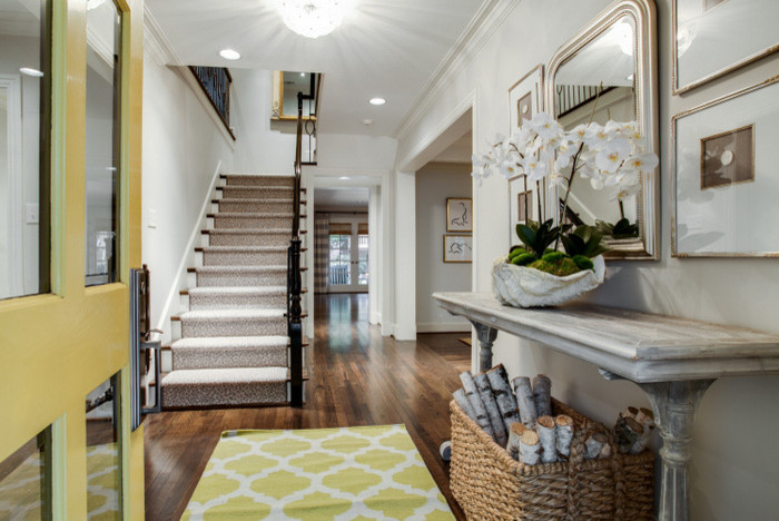 Inspiration for a traditional entryway in Dallas.