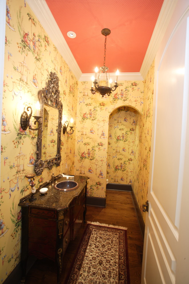 Photo of a traditional powder room in Nashville.