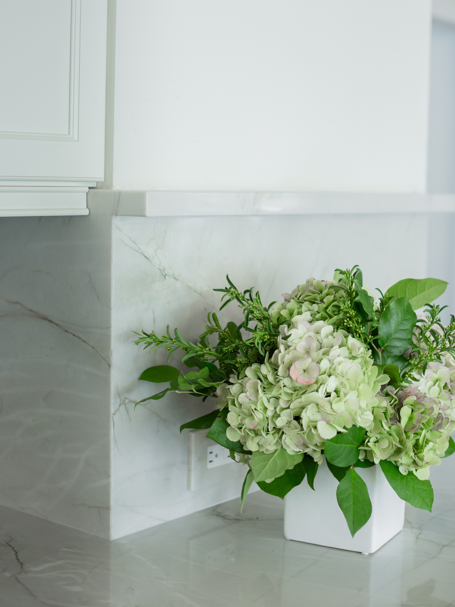 WOODSTOCK neutral transitional kitchen