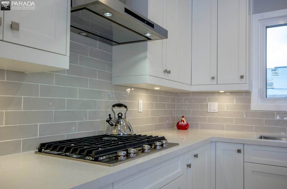 Transitional kitchen photo in Toronto
