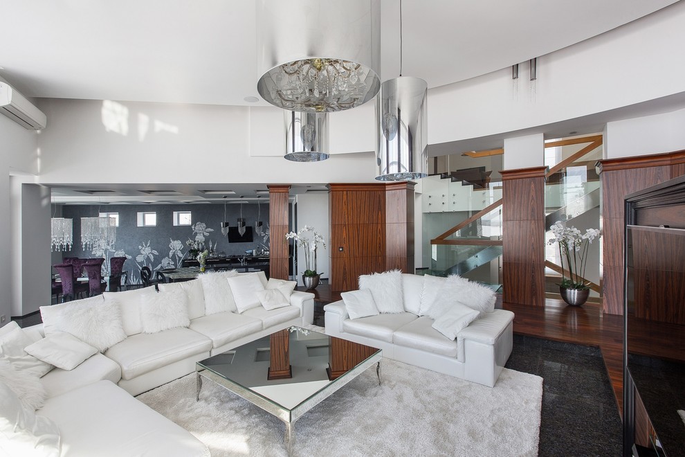 Дом с бассейном