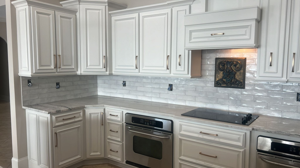 Transitional kitchen photo in Birmingham
