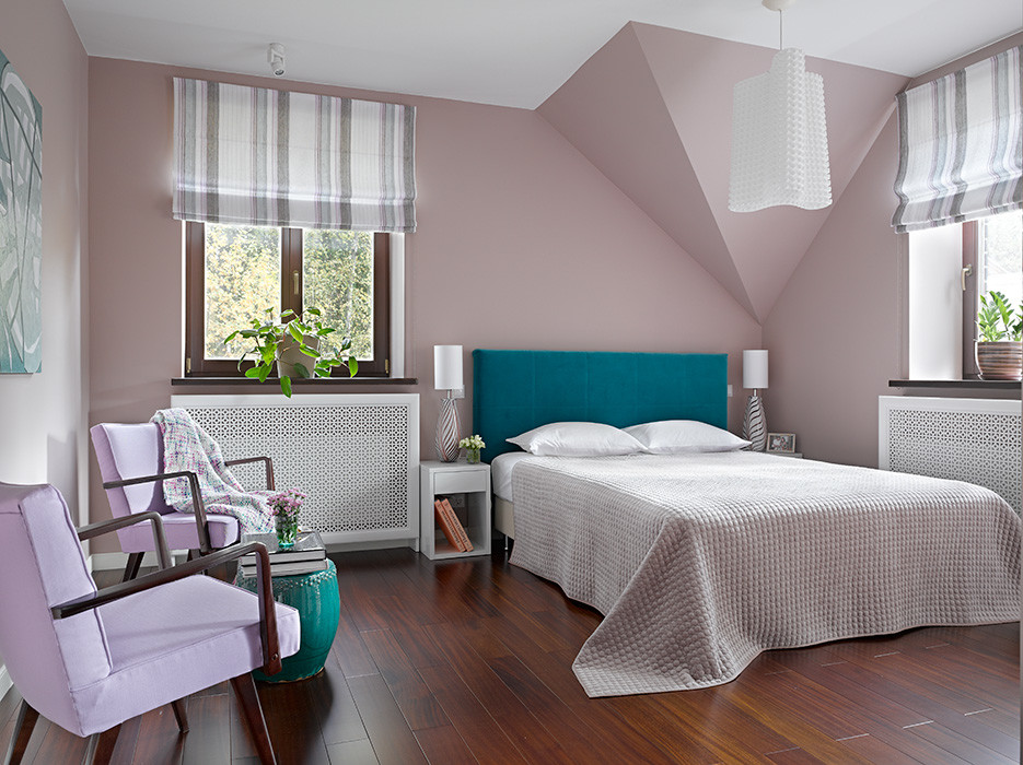 Design ideas for a contemporary master bedroom in Moscow with pink walls and dark hardwood floors.