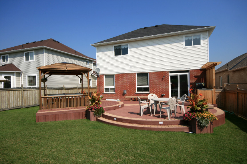 Mid-sized minimalist backyard deck photo in Toronto