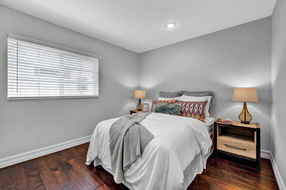Inspiration for a transitional home design remodel in Orange County