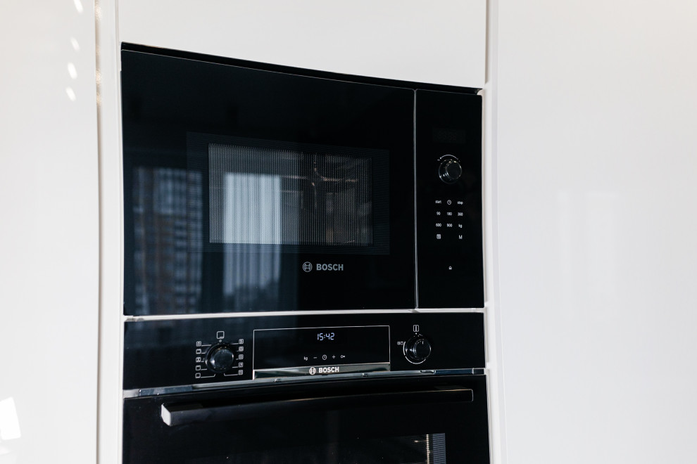 Угловая кухня с фасадами Fenix